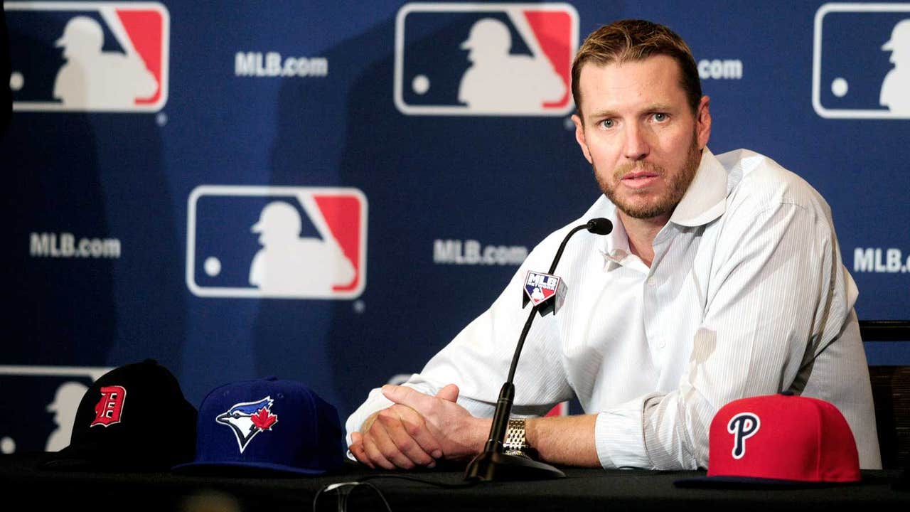 Retired Halladay returns to Phillies camp as instructor